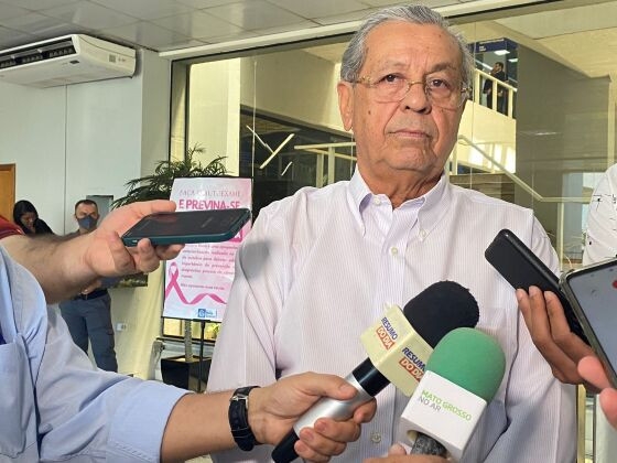 O senador Jayme Campos, que criticou PL e Flvio Bolsonaro