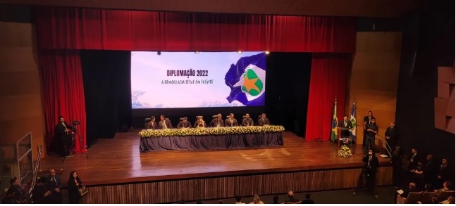 Diplomao dos eleitos foi realizada no Teatro Zulmira Canavarros, em Cuiab