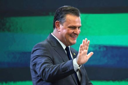 O  ministro Carlos Fvaro, durante cerimnia