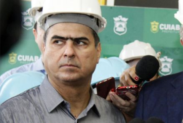 O prefeito de Cuiab, Emanuel Pinheiro, deixou dvida milionria na Sade