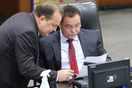 O primeiro secretario Max Russi e Eduardo Botelho