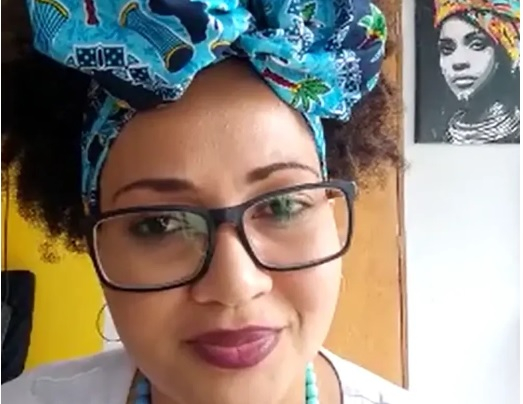 A professora foi vtima de racismo por usar um turbante enquanto tentava tirar uma foto para renovar a CNH.  Foto: TVCA