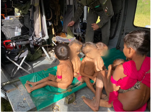 Crianas Yanomami resgatadas no domingo, 22 de janeiro de 2023  Foto: Weibe Tapeba/Sesai/Divulgao