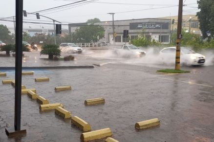 Sexta amanheceu com chuva forte na capital