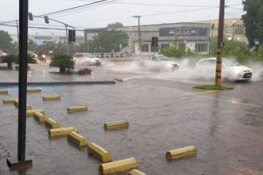 Sexta amanheceu com chuva forte na capital