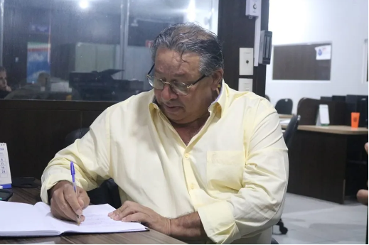 Vereador Jnio Calistro (PSD) toma posse na Cmara de Vrzea Grande (MT)  Foto: Prefeitura de Vrzea Grande