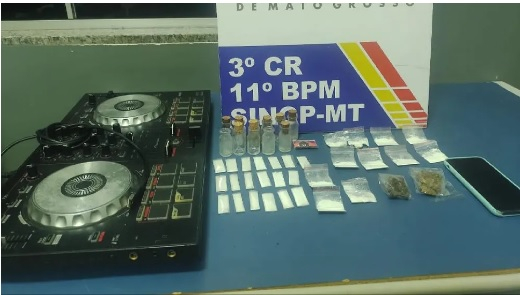 Material apreendido durante abordagem.  Foto: PM