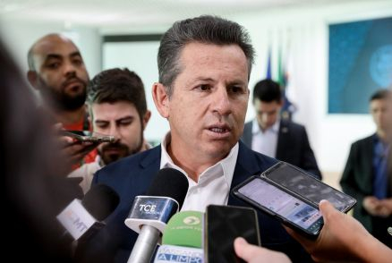 O governador Mauro Mendes, que criticou gesto Emanuel Pinheiro