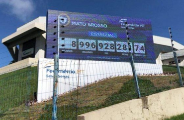 Em Cuiab�, o painel do Impost�metro est� instalado em frente � sede da Federa��o do Com�rcio