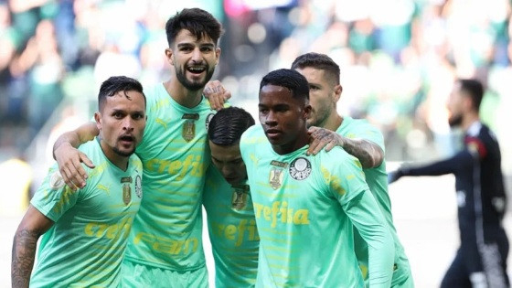 Endrick comemora gol contra o Cuiab