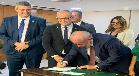 Proposta abre oramento para bancar salrio da categoria; texto ser enviado ao Congresso