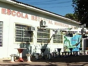 Aluna foi agarrada  fora por professor em escola estadual.