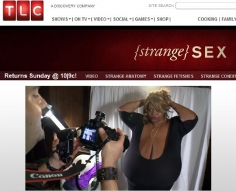 V�deo mostra vida da americana Annie, recordista mundial em tamanho de seios naturais.