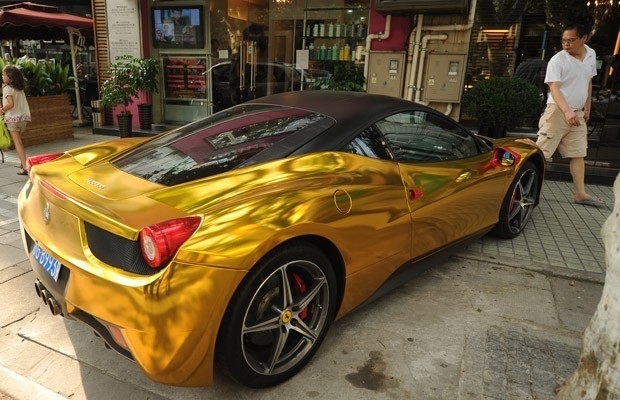 A 458 Italia  originalmente oferecida em 38 cores, mas no em dourado, segundo o site da marca