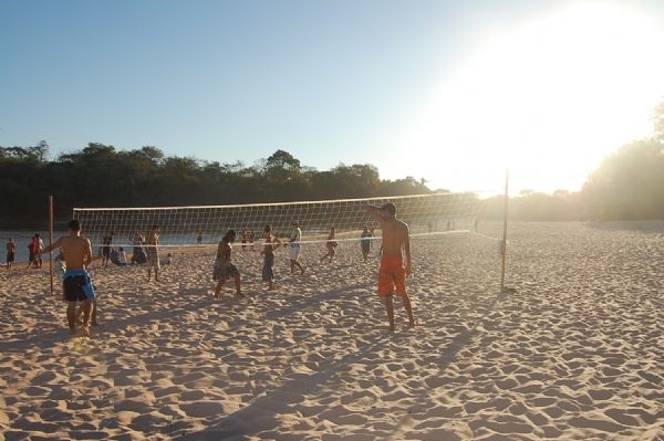 Os banhistas ultrapassaram a rea permitida de banho, segundo os bombeiros