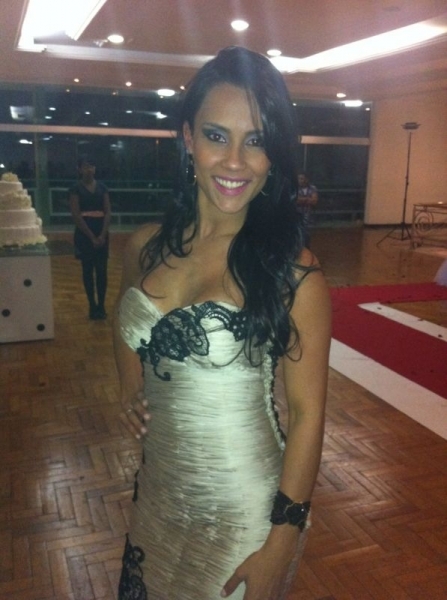 Kelly exibe prtese de silicone maior