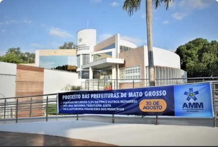 Mais de 70 municpios protestam contra a reduo de 35% em verbas federais em MT  Foto: Assessoria