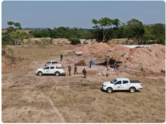 Sema apreende 12 equipamentos e aplica multa de R$ 130 mil contra extrao ilegal de minrio  Foto: Sema