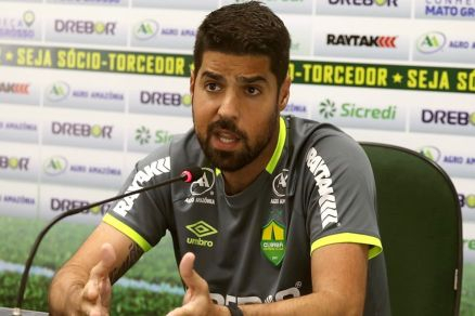 O tcnico do Cuiab, Antnio Oliveira, que reclamou da arbitragem