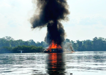 Foram localizadas 20 balsas, operando com dragas (conjunto motor-bomba de recalque), que atuavam fora de reas abrangidas por permisso de lavra