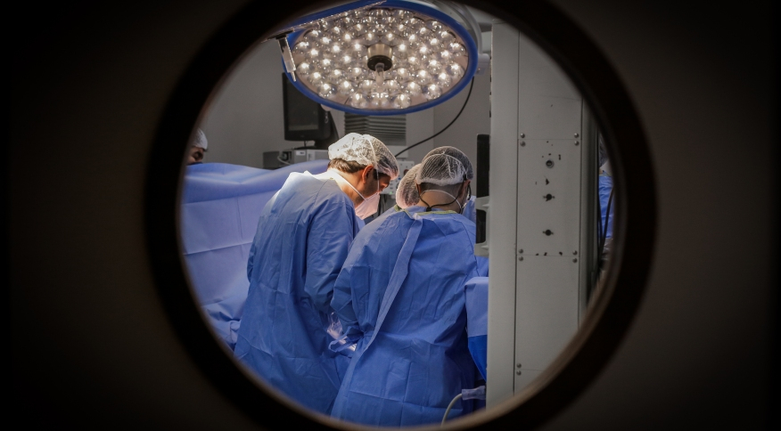 Os pacientes fazem o acompanhamento ps cirurgia no Hospital dos Olhos, Instituo da Viso (Visionare) e/ou Centro Cuiabano de Excelncia em Oftalmologia (Viso)