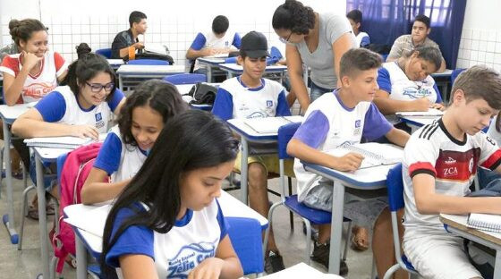 As aulas na rede estadual voltam em 5 de fevereiro e as matrculas so realizadas de forma online