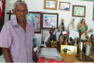 Seo Dito possui mais de 30 imagens em seu altar