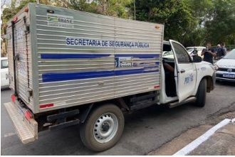 Viatura da Politec; corpo foi encaminhado ao Instituto Mdico Legal