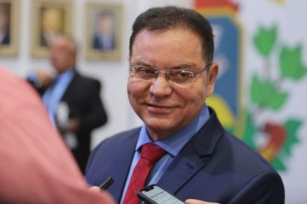 O presidente da Assembleia Legislativa, deputado Eduardo Botelho, que  pr-candidato a prefeito