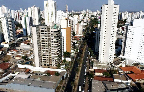 De acordo com o estudo, Cuiab est acima da mdia em 21 dos 40 itens observados