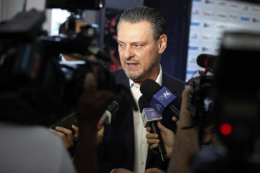 Para evitar saia justa, cada um participar de um dia desta que  principal feira agrcola do pas: Fvaro na abertura, domingo (28), e Bolsonaro no primeiro dia da feira, segunda (29)