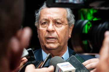 O senador Jayme Campos, que condenou propositura