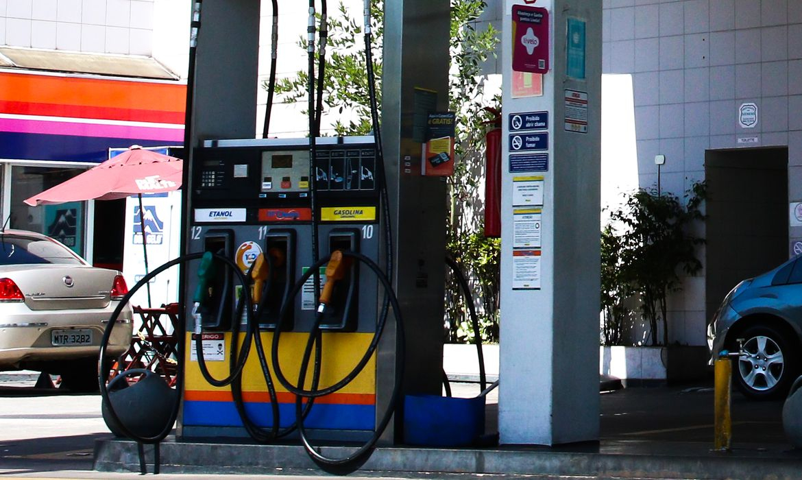 A alquota do ICMS sobre a gasolina e o etanol vai subir R$ 0,10 por litro, de R$ 1,37 para R$ 1,47