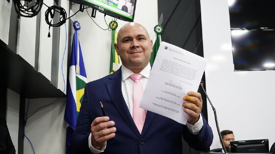 Prefeito Abilio Brunini durante sesso de abertura do Legislativo municipal