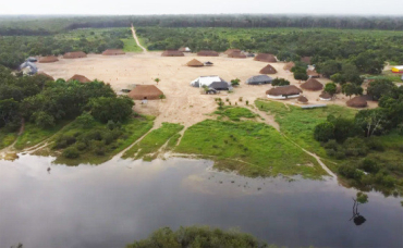 Aldeia Ulupwene, ilha banhada pelos rios Ulupwene e Tamitatoala, dentro do Parque Indgena Xingu