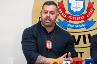 O delegado Bruno Abreu, da Delegacia Especializada de Homicdios e Proteo  Pessoa, que investiga o homicdio de Renato Nery