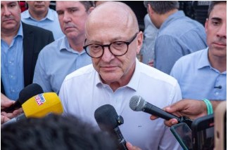 O governador em exerccio Otaviano Pivetta, pr-candidato ao Governo