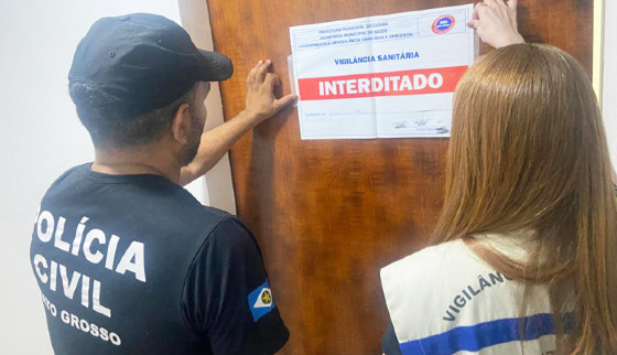 No local, tambm foi apreendido o produto Toskani Silicor (TNK Silicor), cuja comercializao e uso so proibidos no Brasil