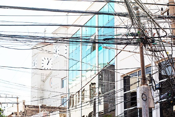 O trabalho de remoo dos cabos clandestinos ou inseguros  contnuo, segundo a concessionria Energisa