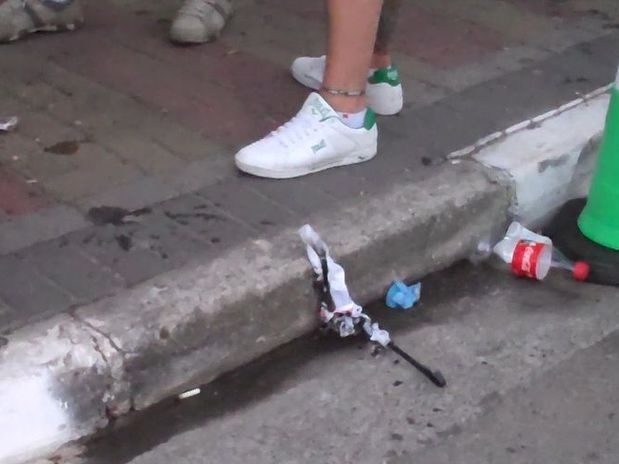 Torcedores queimaram bandeira como provocao ao arquirrival, que venceu a Libertadores na quarta