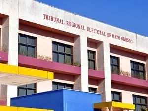 vFachada do Tribunal Regional Eleitoral de MT, em Cuiab