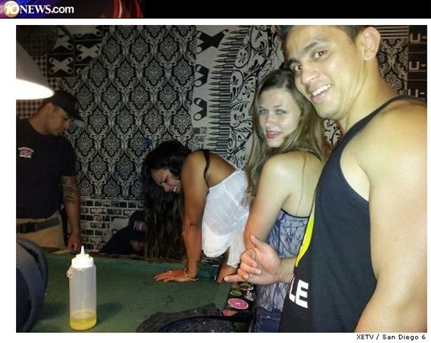 Jovem fica com m�o presa em ca�apa na Calif�rnia