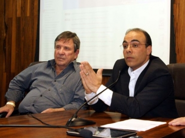 Os vereadores Claudinho Souza e Jos Police Neto durante a coletiva de imprensa ocorrida neste domingo