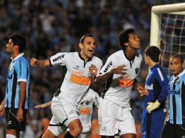 O Atl�tico-MG retomou a lideran�a do Campeonato Brasileiro neste domingo