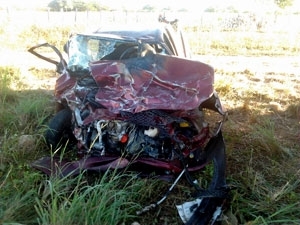 O Corsa Classic, de Paraipaba, ficou destrudo com o acidente