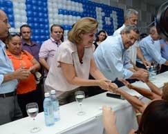 Candidata ao lado do marido, senador Jayme Campos, na conveno realizada ontem 