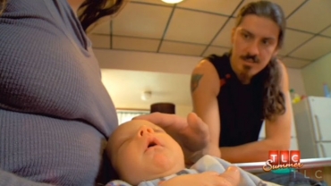 Menina, abre os olhos ou seu pai vai pegar todo o seu leite!