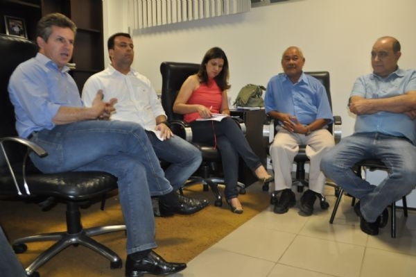 Mendes durante encontro com lderes do PPS em Cuiab