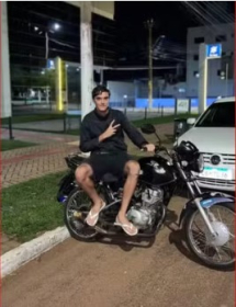 Luiz Eduardo Felizati Silva Santos, de 19 anos, morreu em um acidente de transito nesta quarta-feira (24). � Foto: Reprodu��o