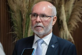 O procurador-geral do Estado, Francisco Lopes, que rebate den�ncias e diz que acordo com a Oi S/A n�o tem irregularidades